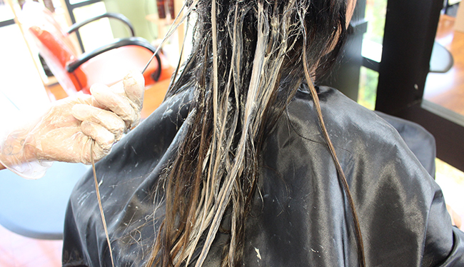 hair-extension-color-application-process